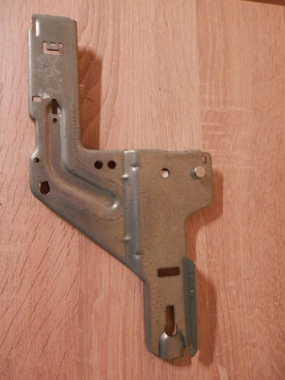 Csuklólemez, jobb oldali zsanér