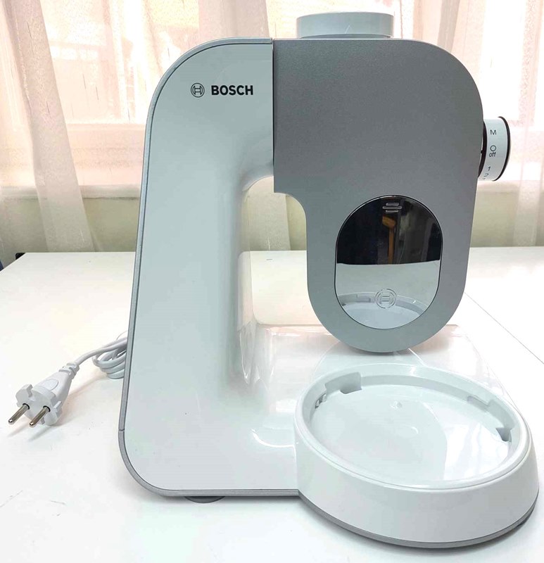 MUM5 alapgép 900W (fehér/ezüst színben)